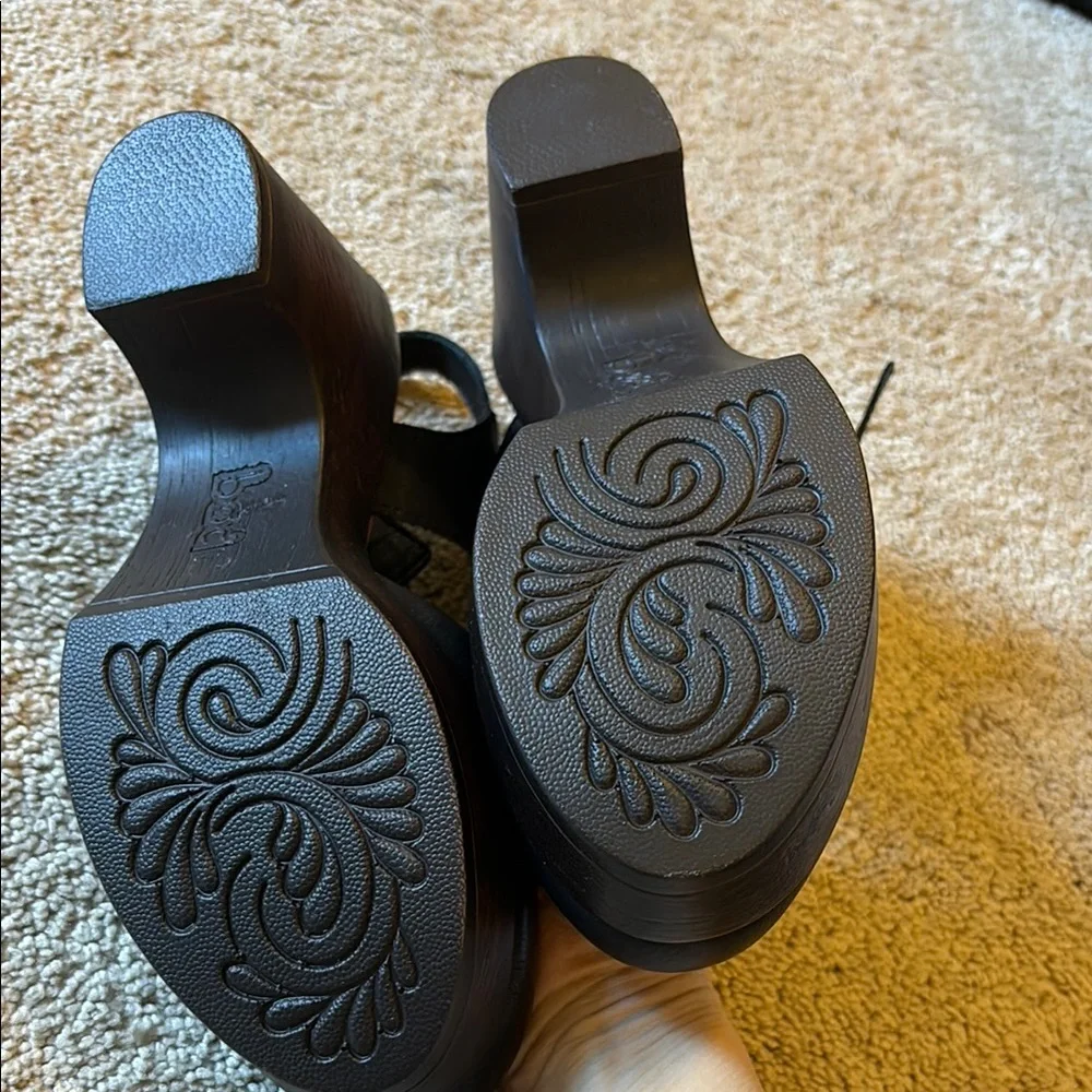 boc Black Heels with Closed Toe and Ankle Strap - Picture 3 of 4